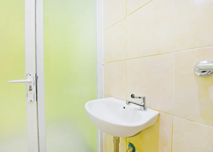 Oyo 91351 87 Hotel Balian